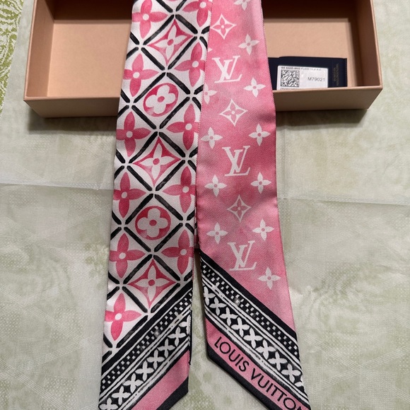 Louis Vuitton Silk Monogram Bandeau - Picture 4 of 5